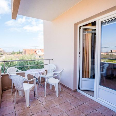 Apartments Valentin Привлака Екстер'єр фото