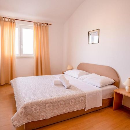 Apartments Valentin Привлака Екстер'єр фото