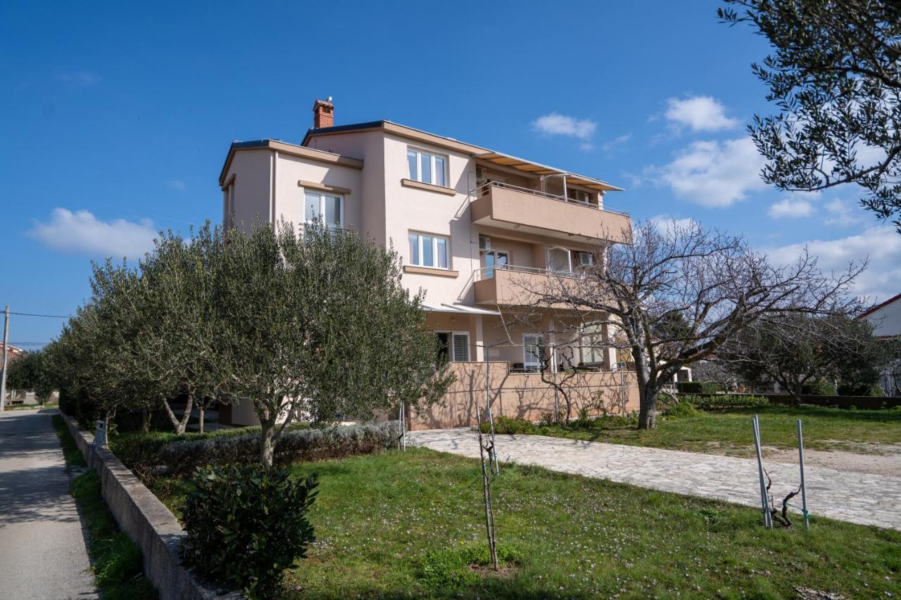 Apartments Valentin Привлака Екстер'єр фото