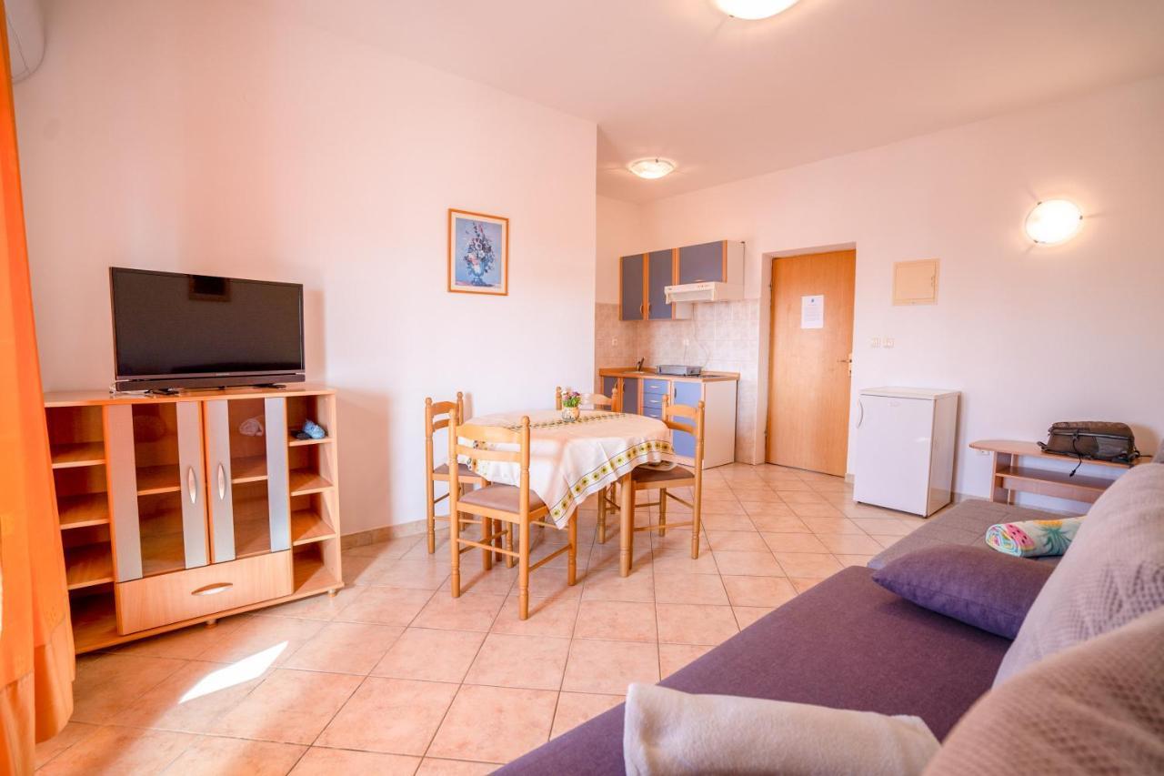 Apartments Valentin Привлака Екстер'єр фото