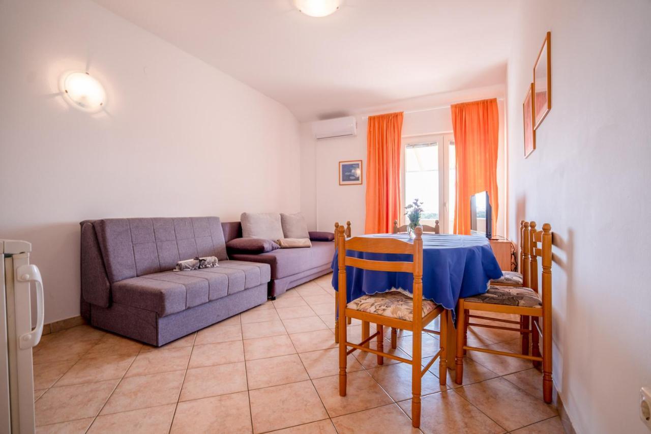 Apartments Valentin Привлака Екстер'єр фото