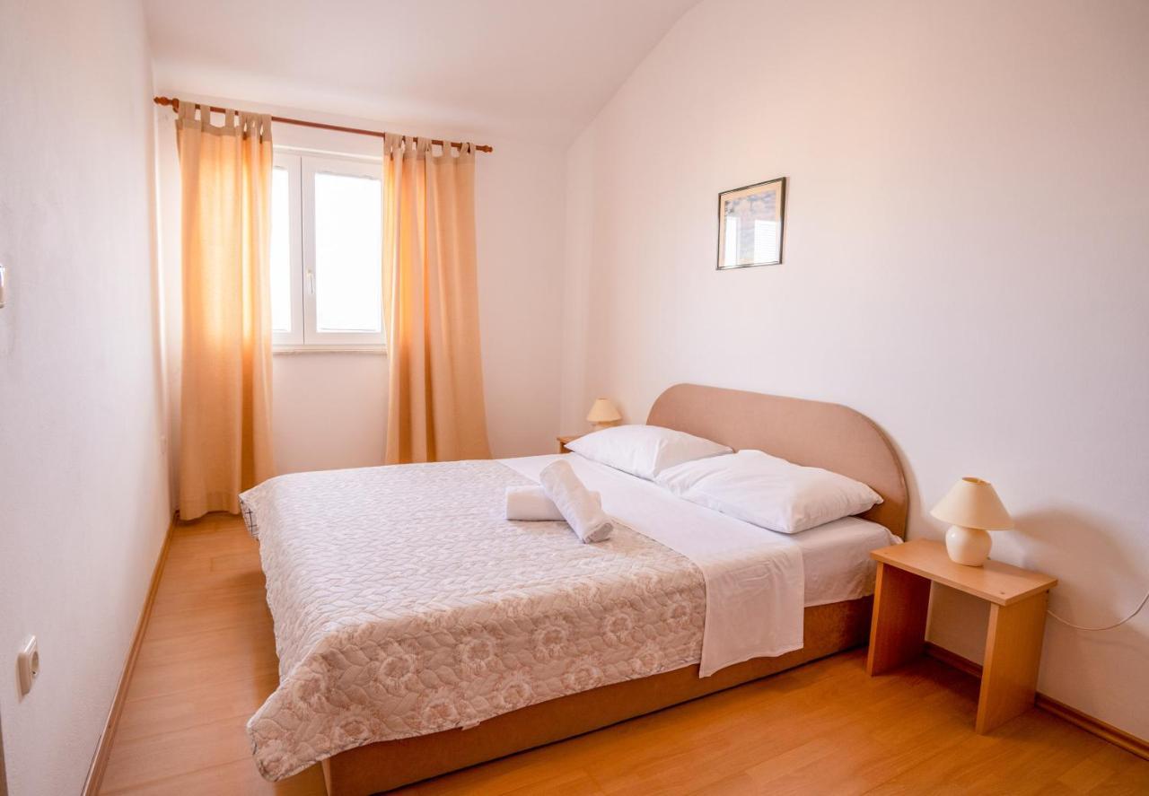 Apartments Valentin Привлака Екстер'єр фото