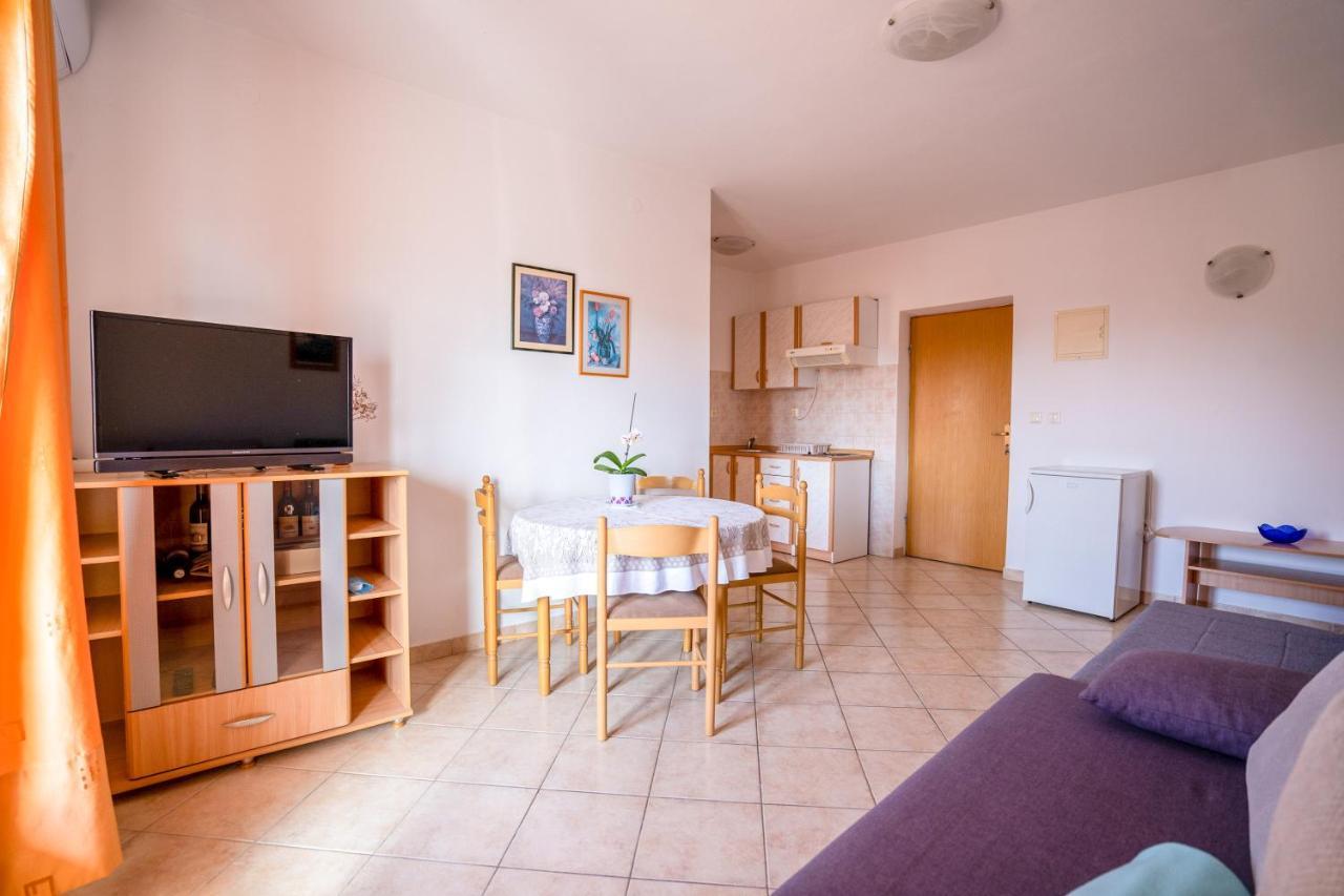 Apartments Valentin Привлака Екстер'єр фото