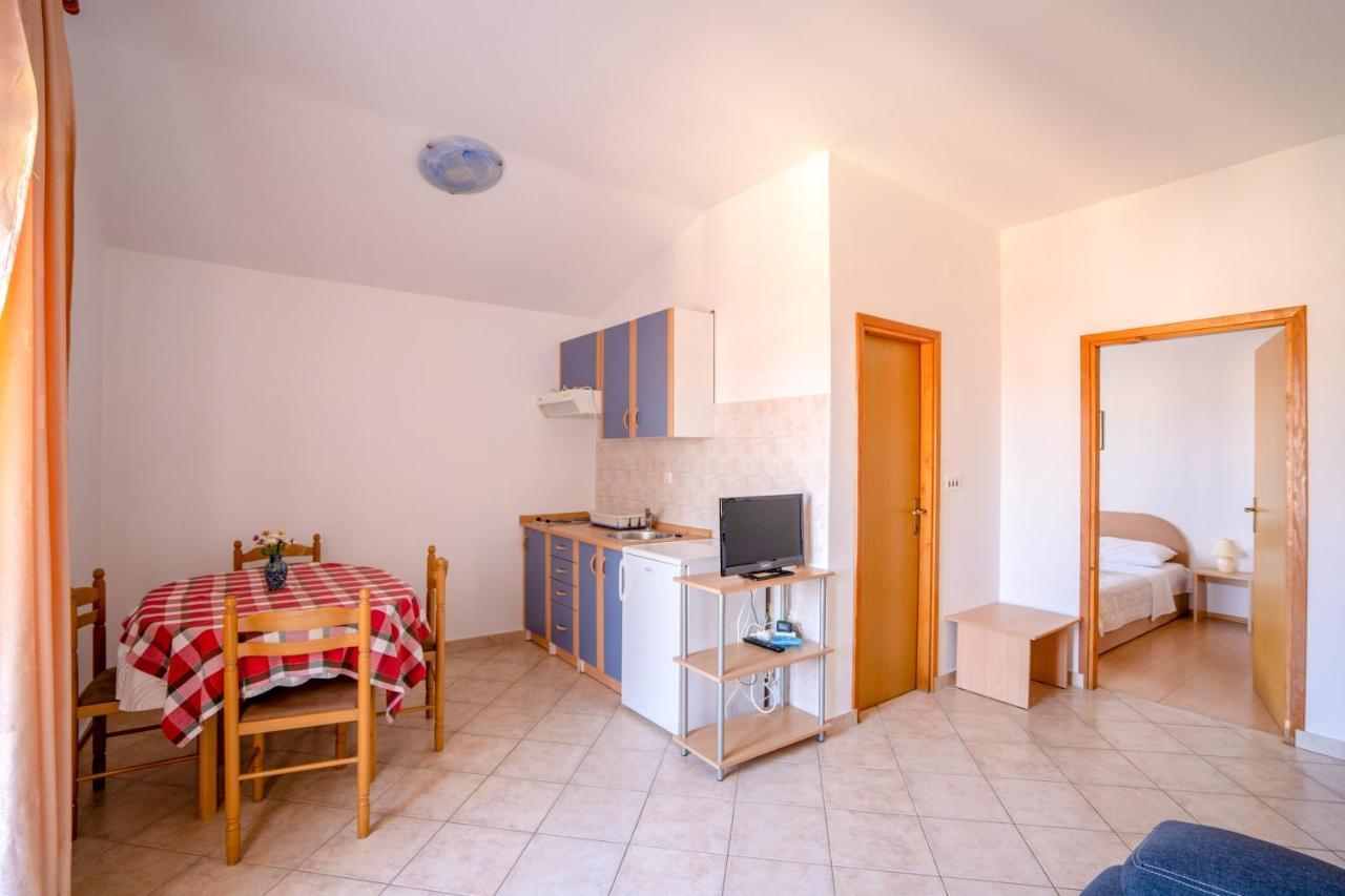Apartments Valentin Привлака Екстер'єр фото