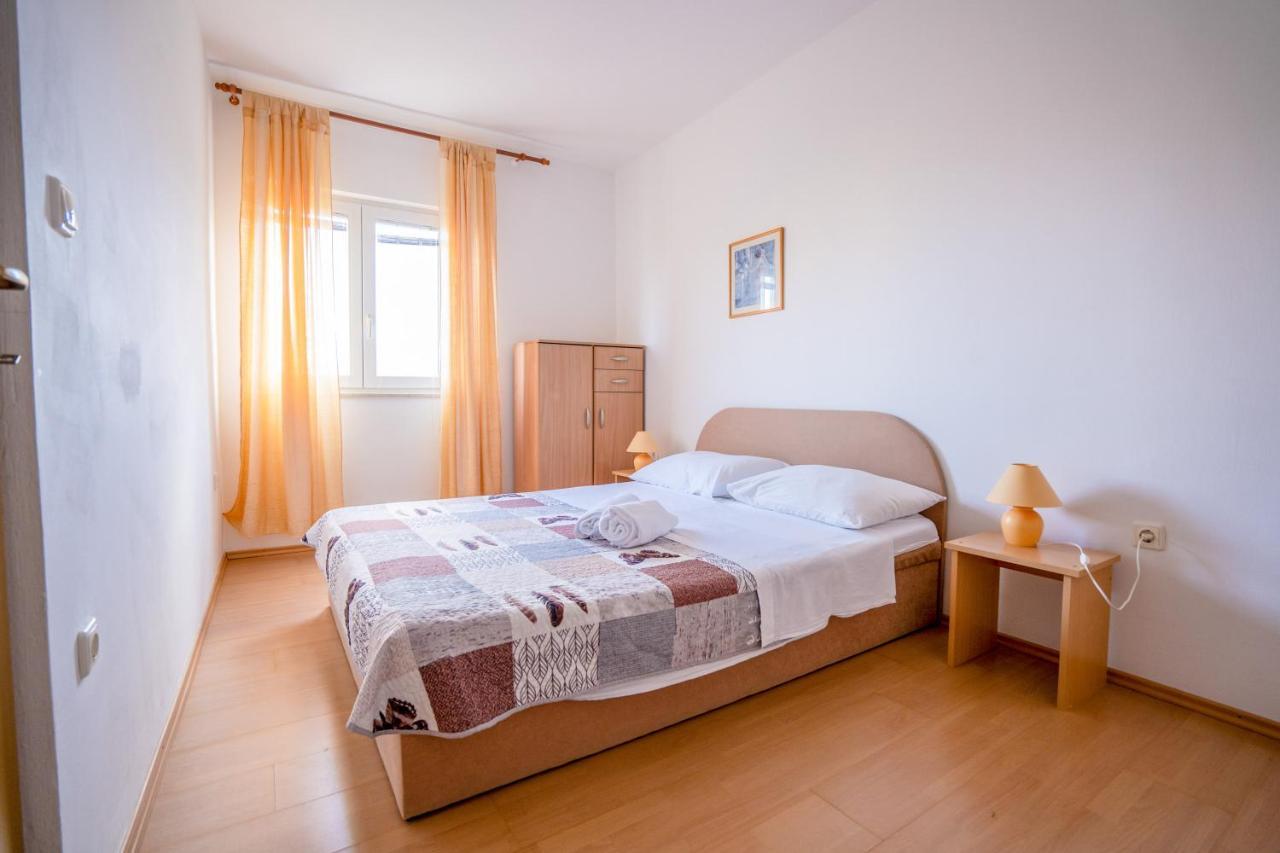 Apartments Valentin Привлака Екстер'єр фото