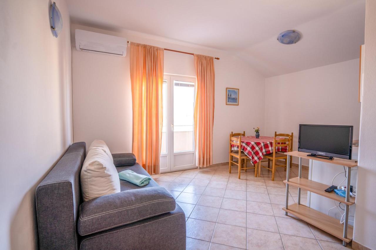 Apartments Valentin Привлака Екстер'єр фото