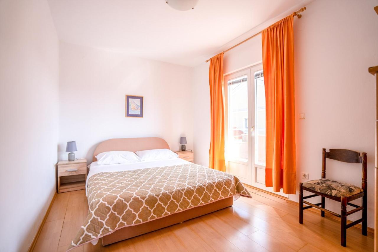 Apartments Valentin Привлака Екстер'єр фото